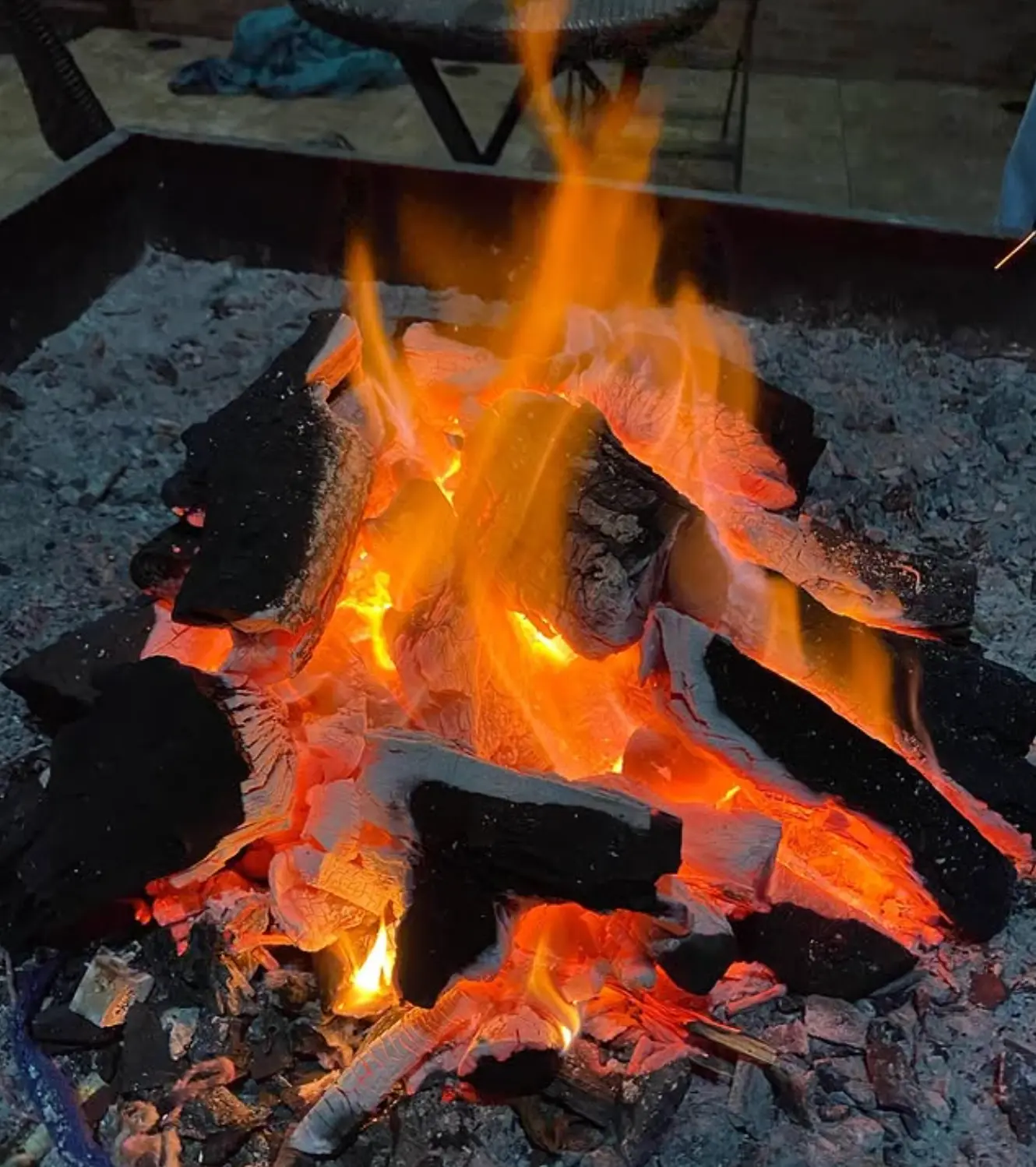 Carbón prendido para asado a domicilio entre Frutillar y Puerto Montt